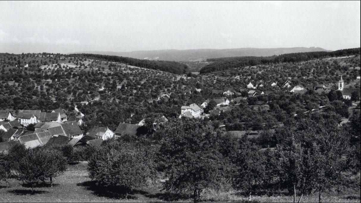 Vue de la commune d'Arisdorf (BL) en 1941 tirÃ© de Tanner, Augen-Blicke  Bilder zum Landschaftswandel im Baselbiet)